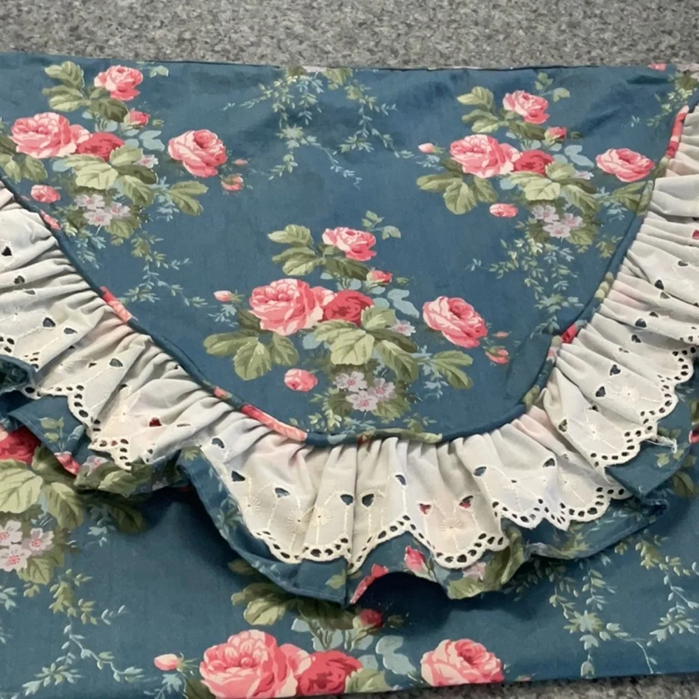 Croscill 2 standard envelope pillow shams. 1990’s